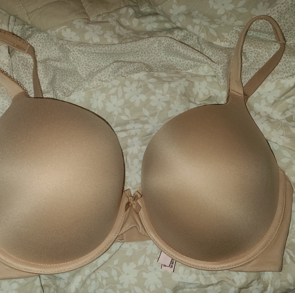 Victoria's Secret body by Victoria nude bra 34 DDD